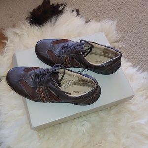 Naturalizer walking shoes